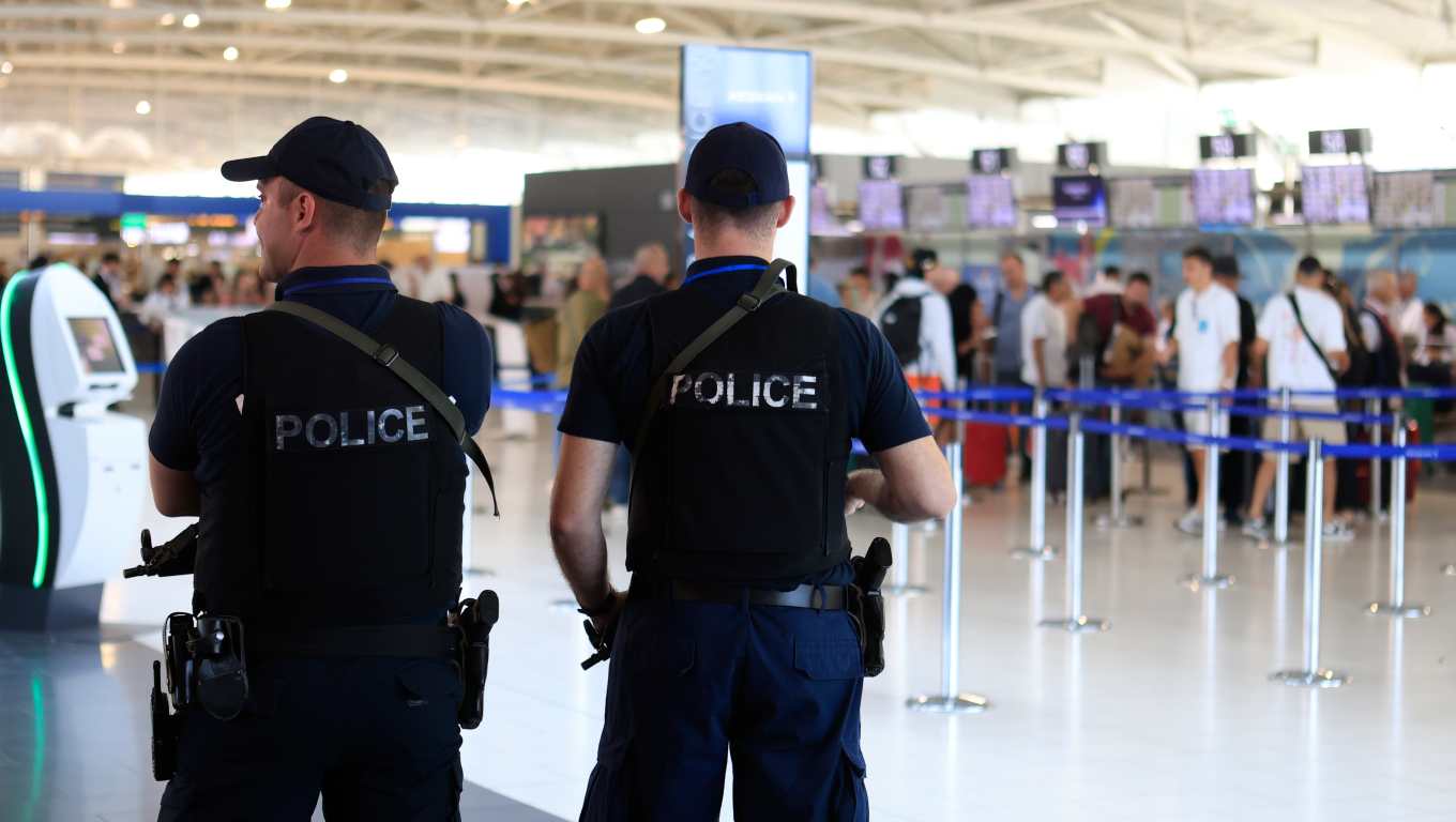 Presidente Trump amplía restricciones de viaje a 39 países por "deficiencias" de seguridad