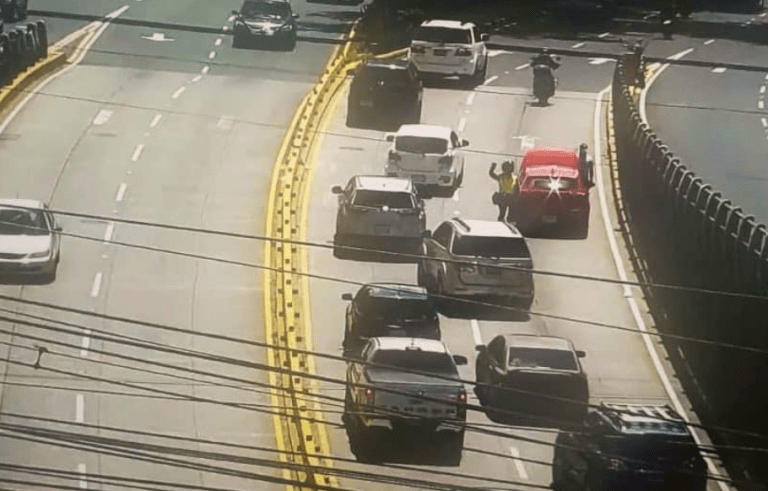 PMT emite alerta de tránsito complicado en la zona 1