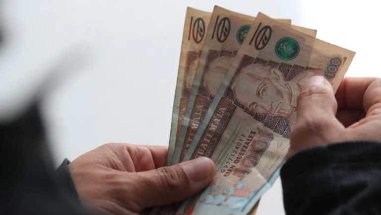 Ministra de Trabajo dice que es viable un aumento al salario mínimo para el 2