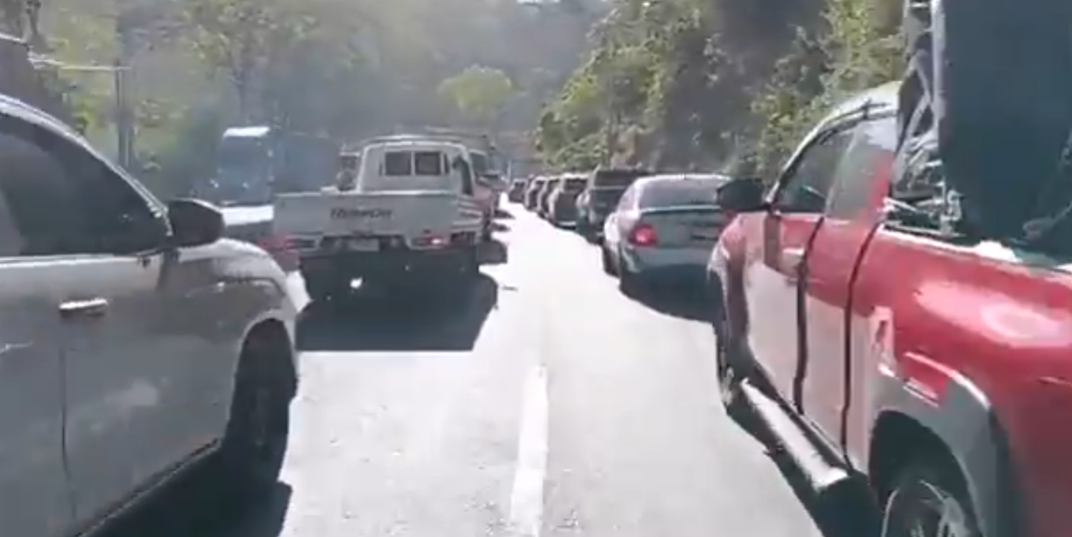 Accidente provoca 10 kilómetros de congestionamiento en la ruta al Pacífico