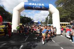 Carrera San Silvestre 2025. Evento que se ha convertido en una tradición anual para despedir el año. Se realiza en la Avenida Reforma, El Obelisco, Avenida las Américas.

Foto Prensa Libre: José Sánchez
31/12/2025
