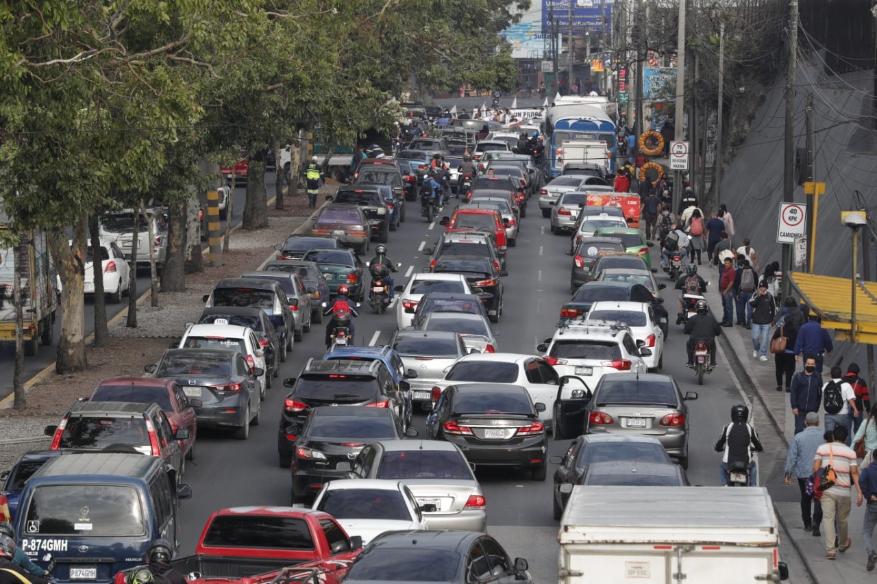 En un plazo de 188 días entrará en vigor la mezcla de etanol con gasolinas en Guatemala, de acuerdo con el Acuerdo Gubernativo 257-2025, publicado por el Ministerio de Energía y Minas (MEM). (Foto Prensa Libre: Hemeroteca PL)