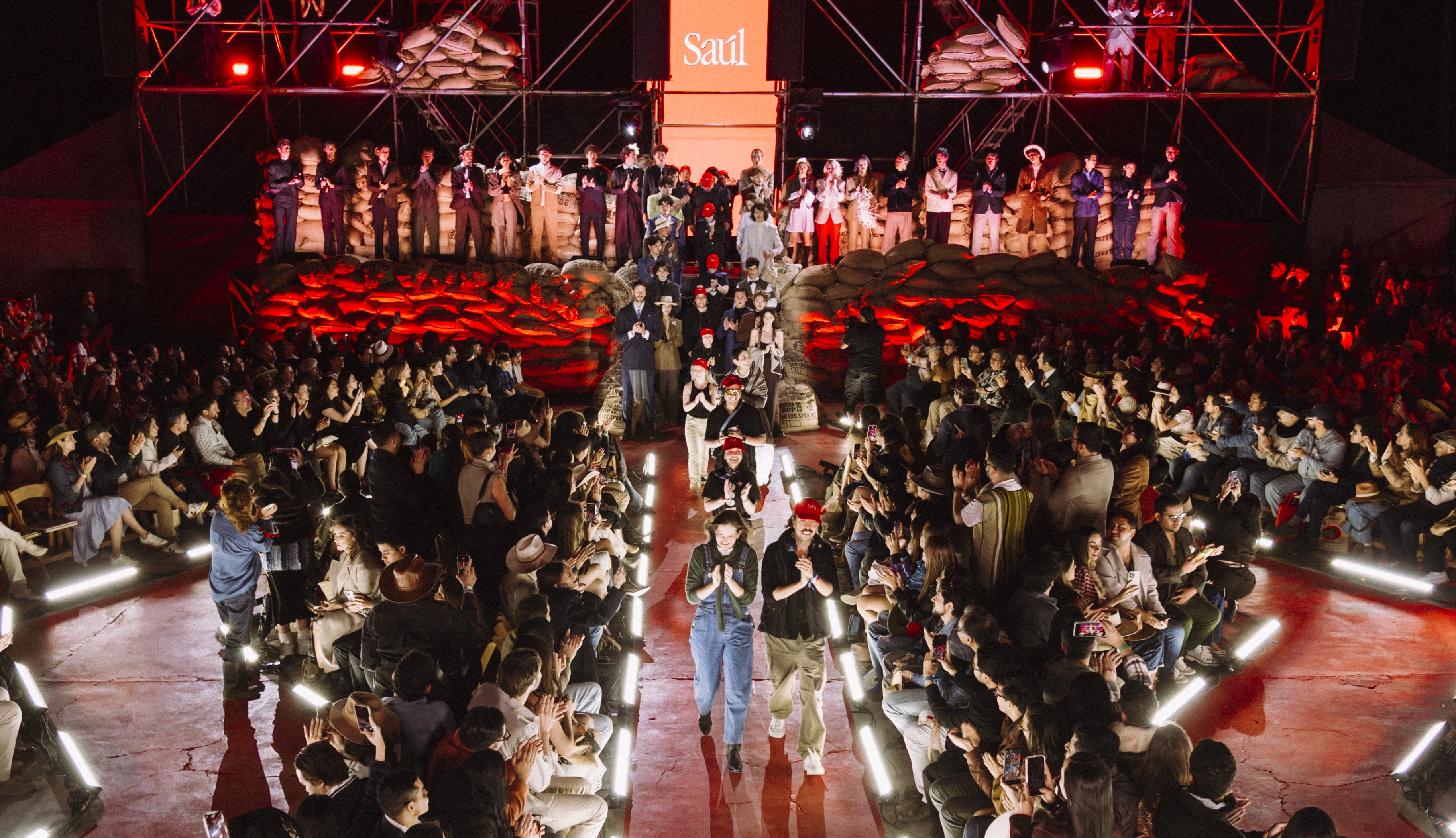 Conexión con lo mejor del país: Saúl E. Méndez presenta colección de invierno del 2025 inspirada en el café guatemalteco