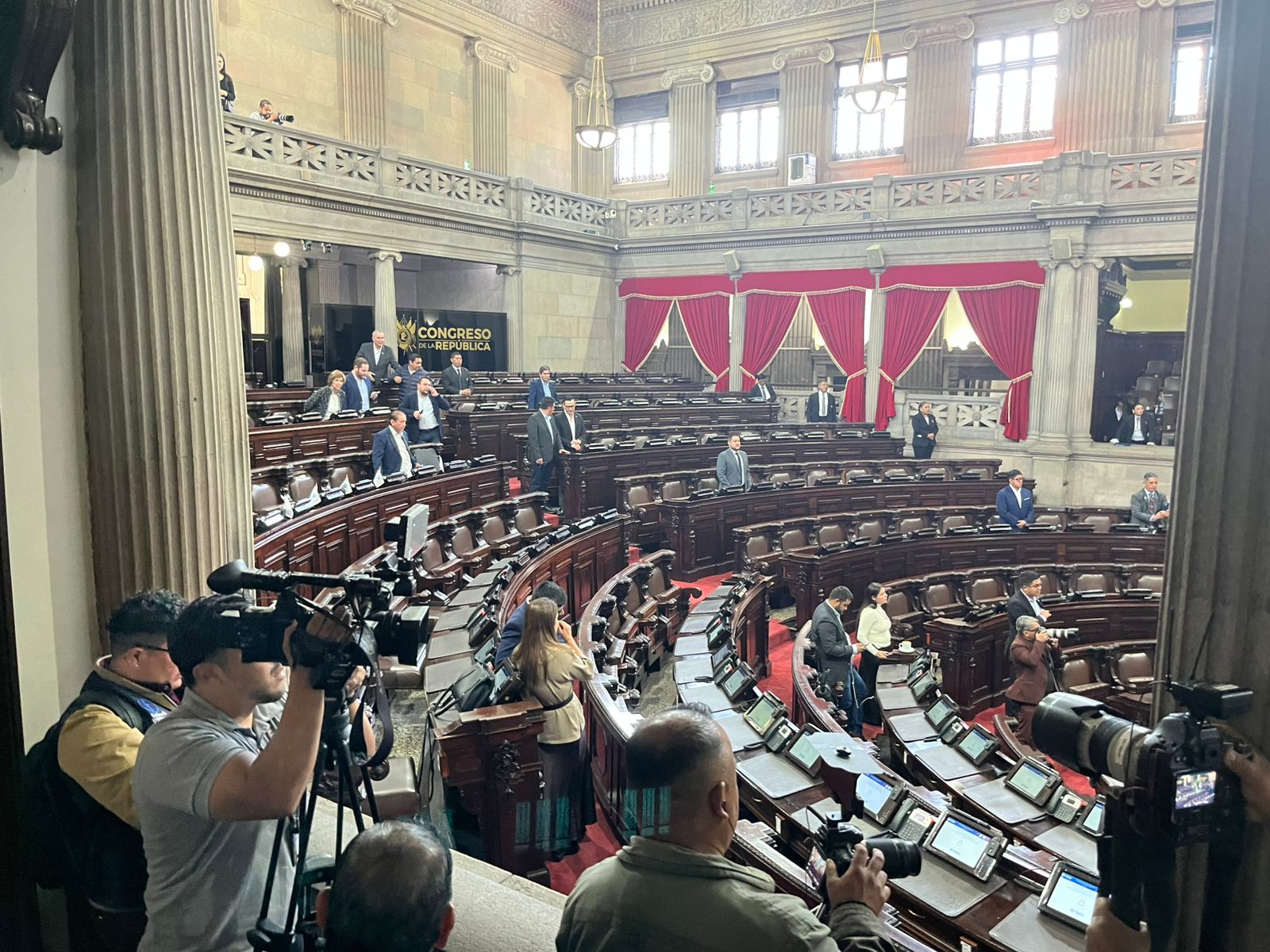 Concluye sesión en el Congreso por falta de quorum