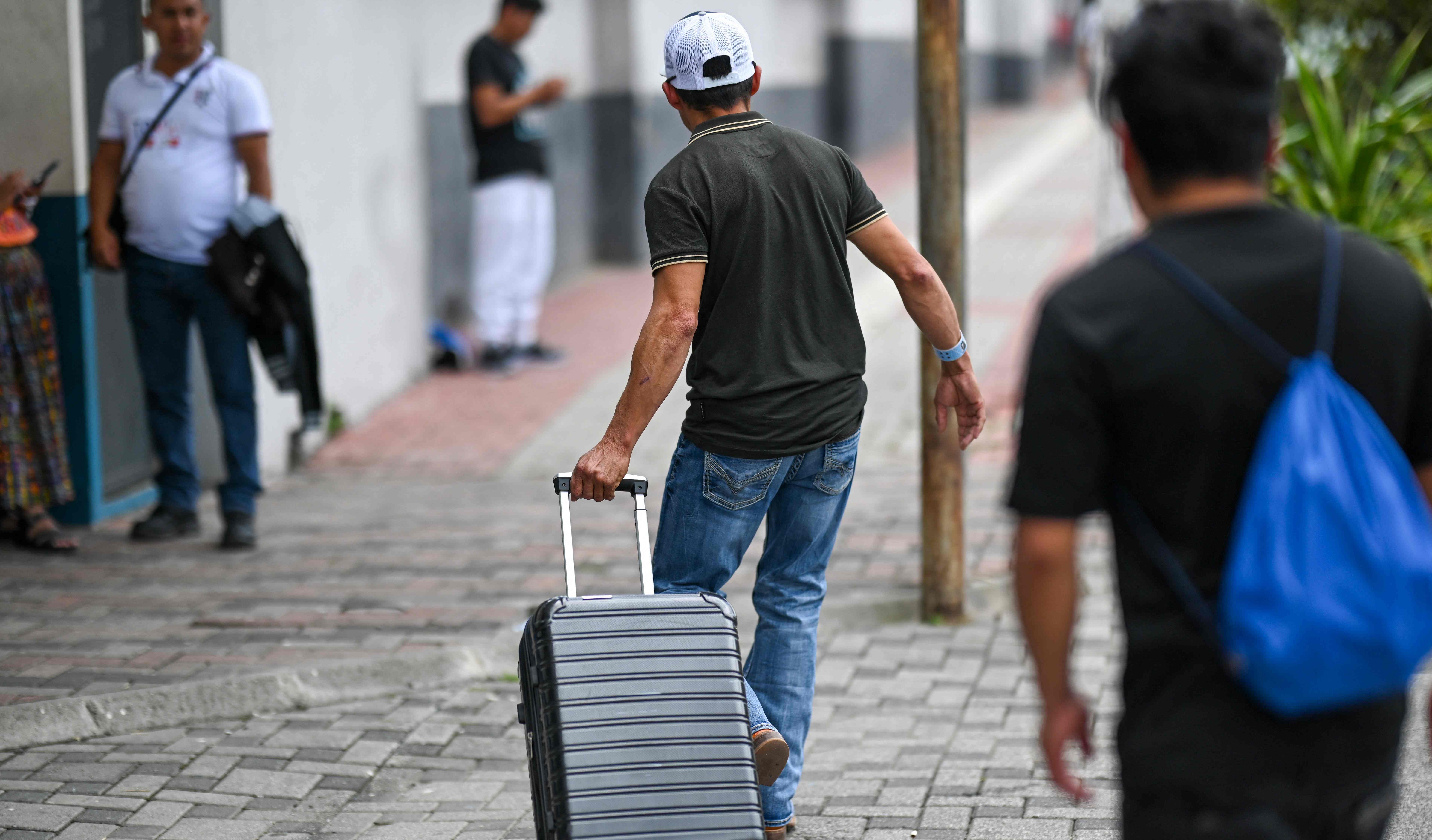 Inmigrantes sin “parole”: ¿Cómo impactará el fin del programa de reunificación familiar en EE. UU?