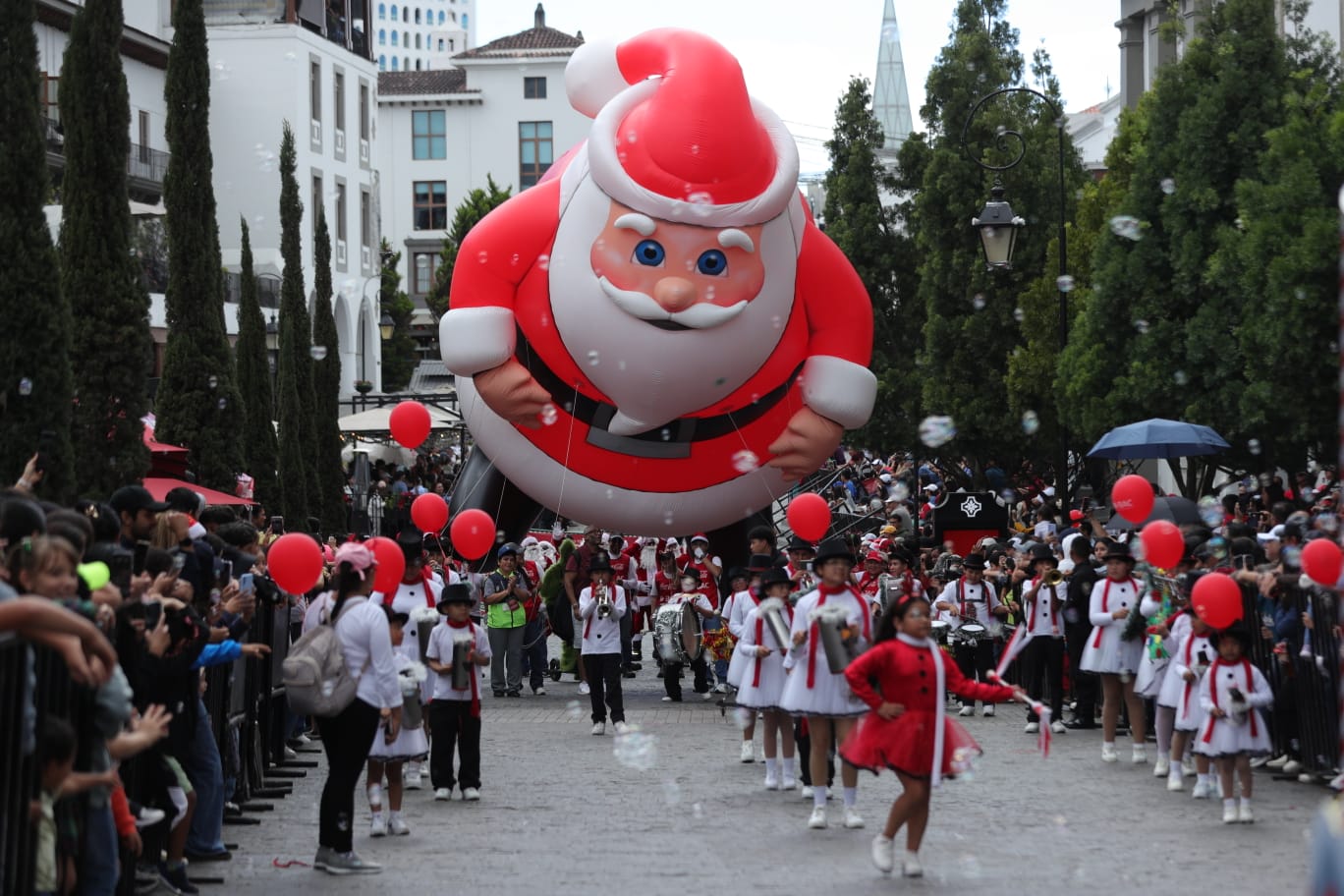 Desfile de Globos giganges 2025 - portada
