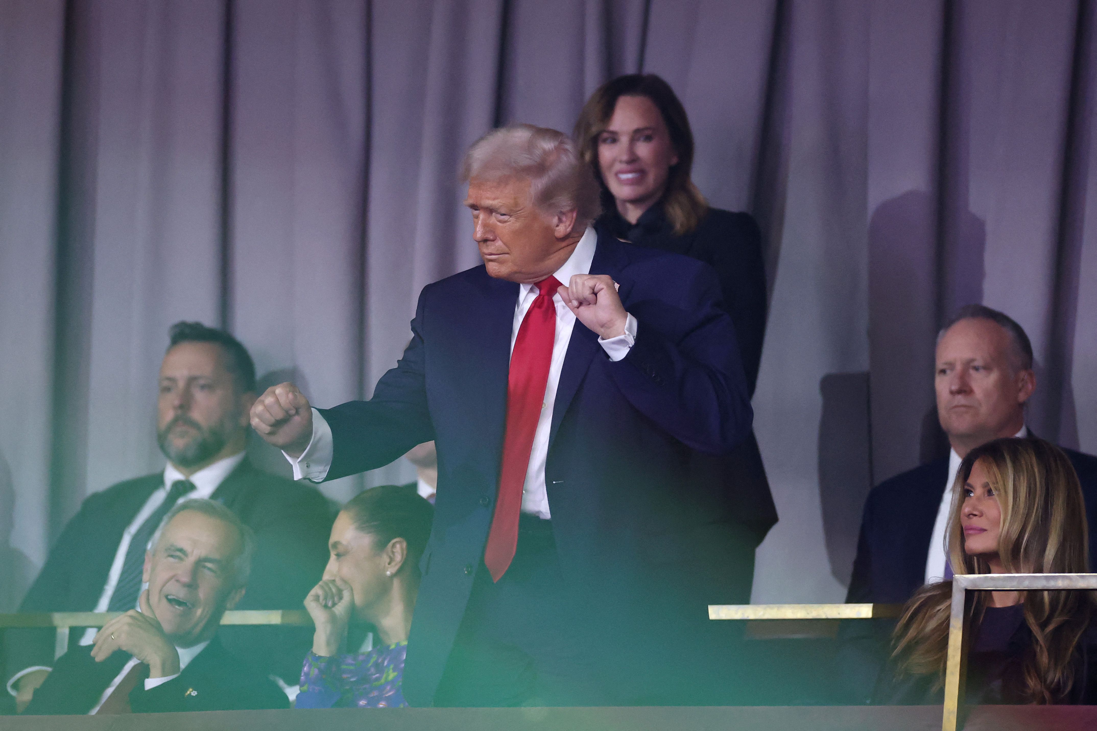 Al ritmo de Village People: El baile de Donald Trump con YMCA en el sorteo del Mundial 2026