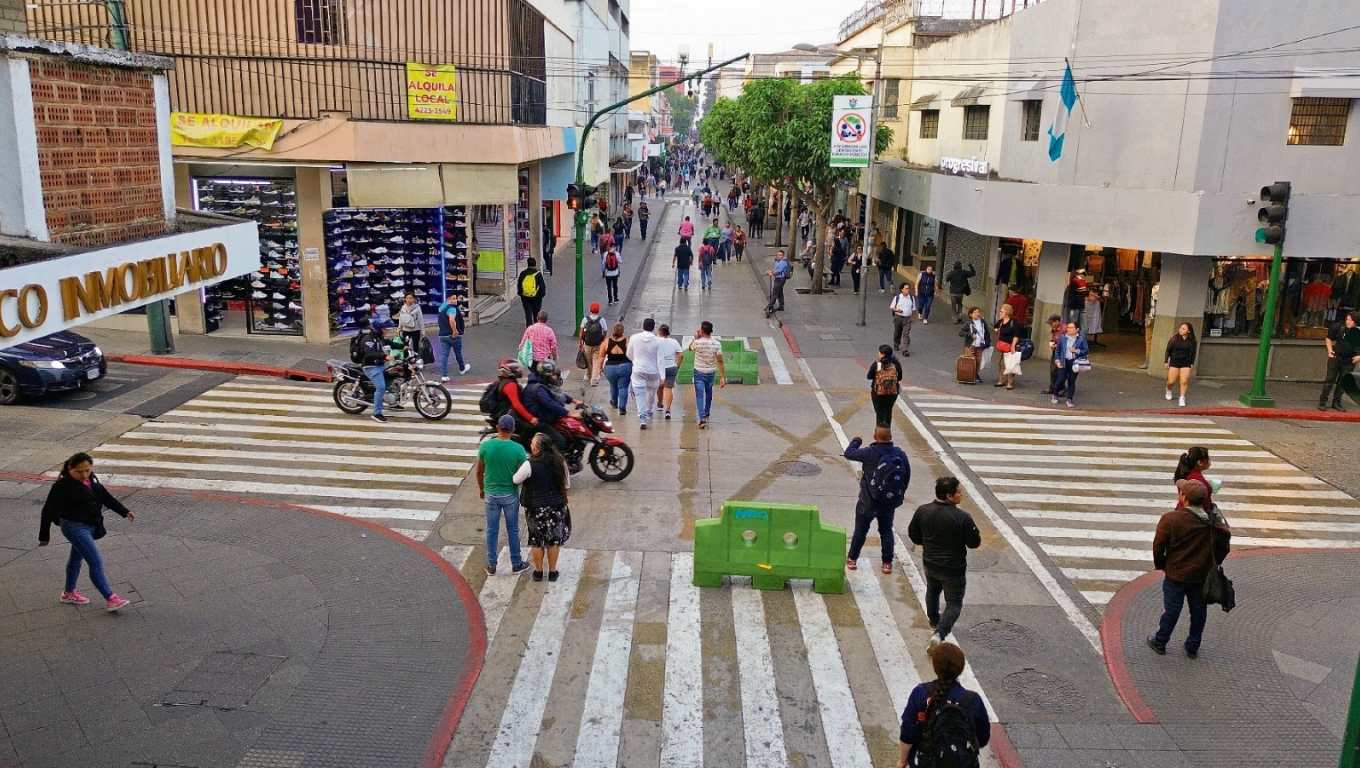 El pago del aguinaldo incrementará la masa monetaria, y el Banco de Guatemala (Banguat) inyectará Q7 mil millones adicionales para atender la mayor demanda de efectivo. (Foto Prensa Libre: Hemeroteca PL)