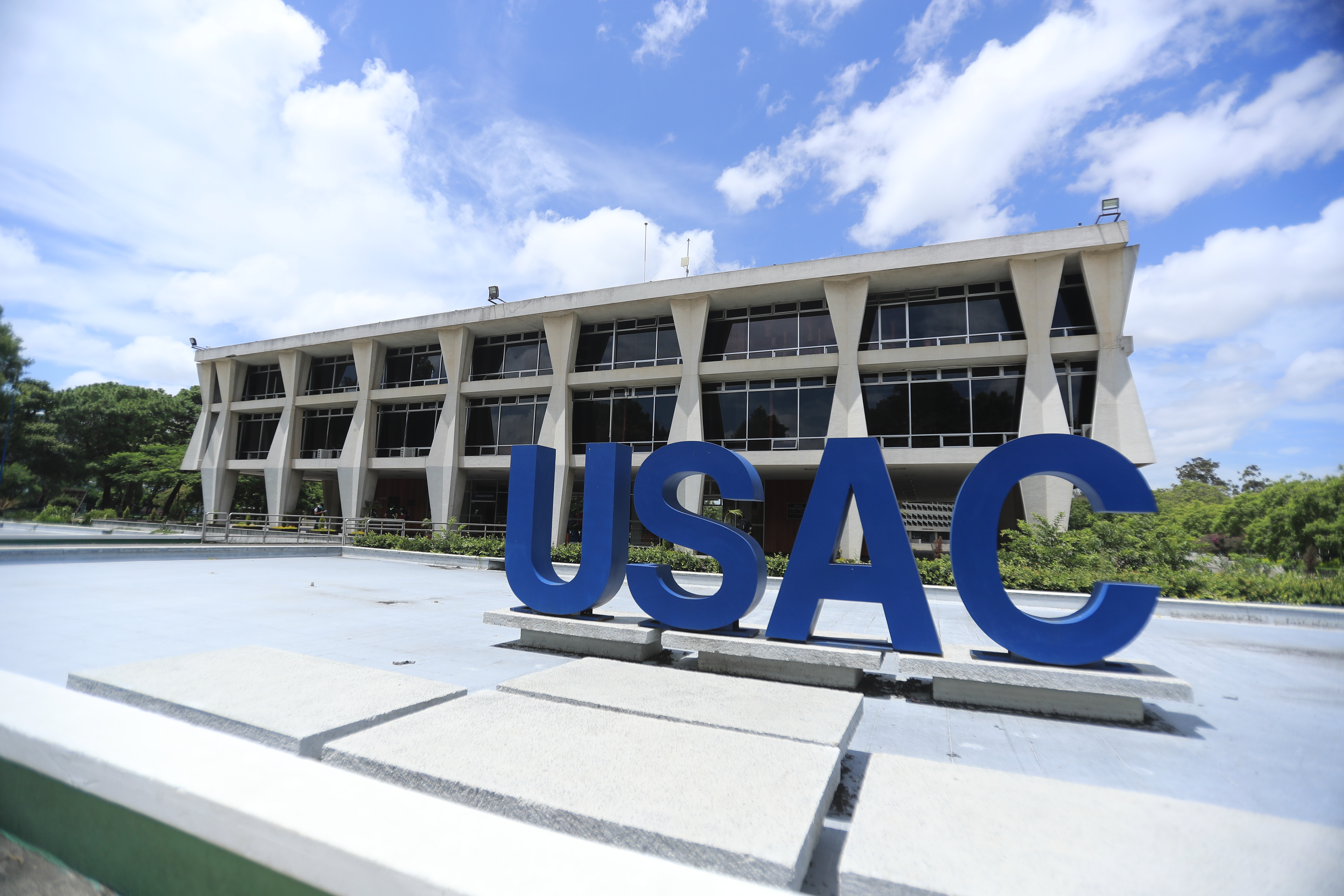 Fachada del edificio de la Rectoría de la Universidad de San Carlos de Guatemala (USAC)