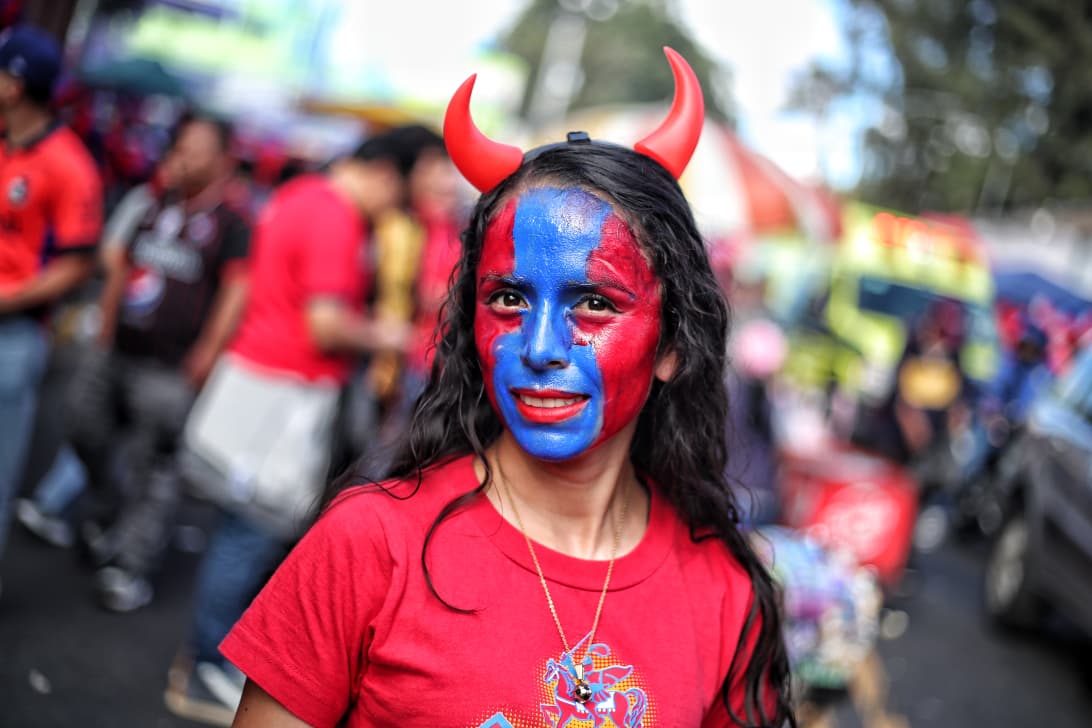 Final del futbol guatemalteco entre Rojos Y Antigua'