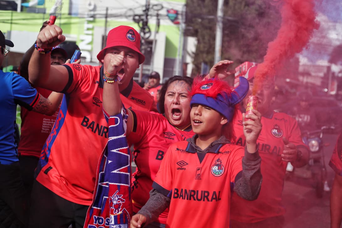 Final del futbol guatemalteco entre Rojos y Antigua GFC'