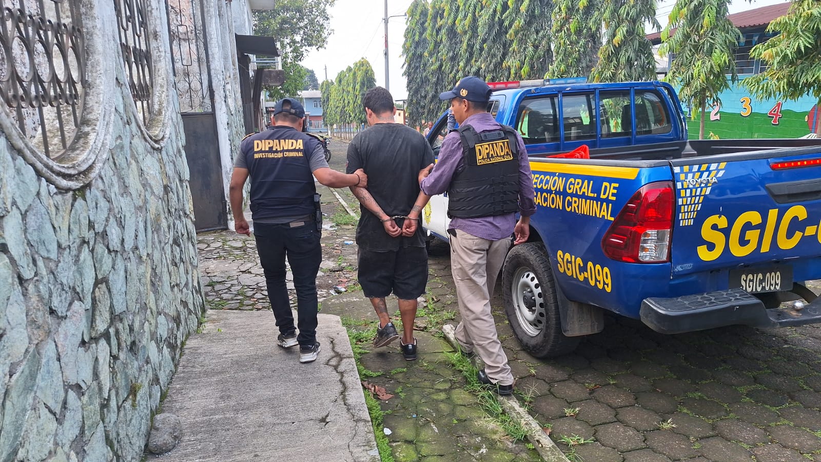 Alias “Chuky” cae durante allanamiento por extorsión en Suchitepéquez; tenía un revólver sin papeles