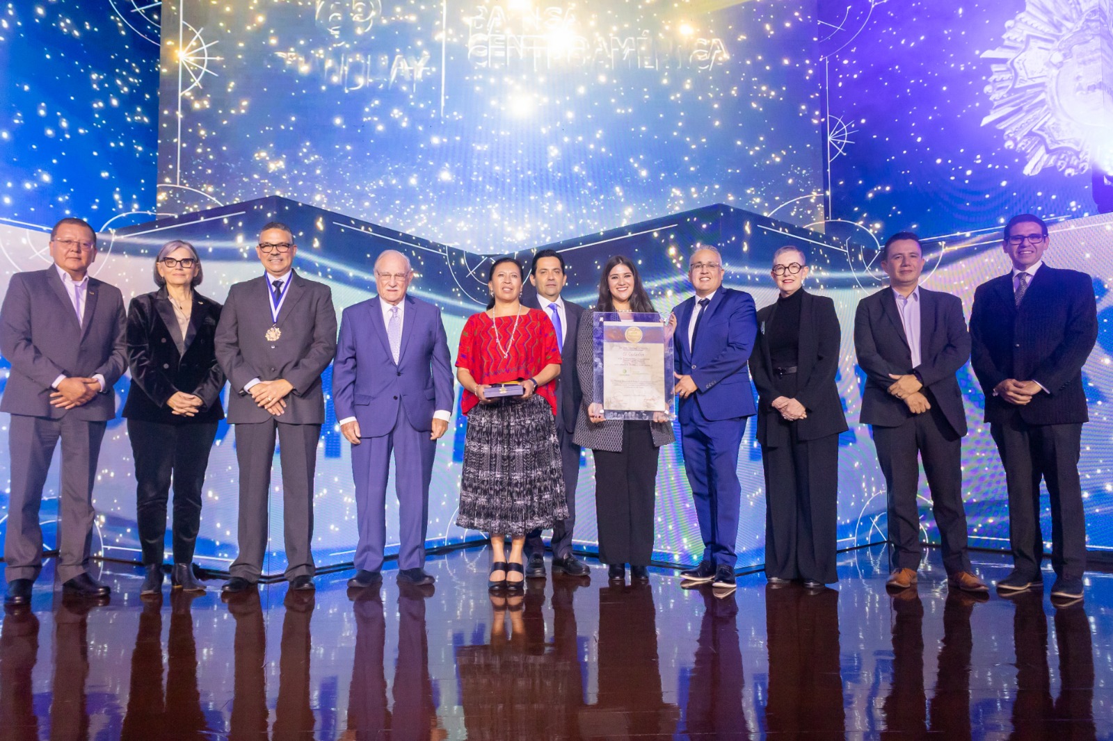 Intecap entrega el Galardón a la Productividad y Competitividad “Ricardo Castillo Sinibaldi” del 2025 a dos empresas