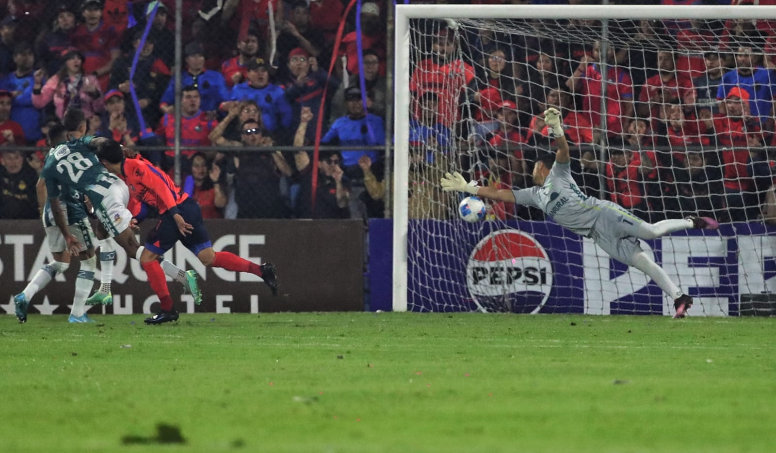 Final del futbol entre Rojos y Antigua GFC'