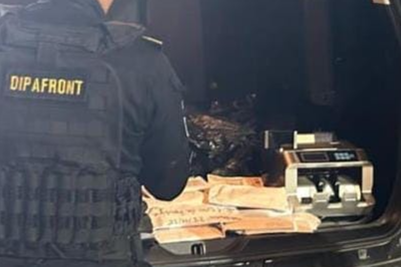 Decomisan lanchas, armas y más de Q175 mil en cateo en Puerto San José, Escuintla