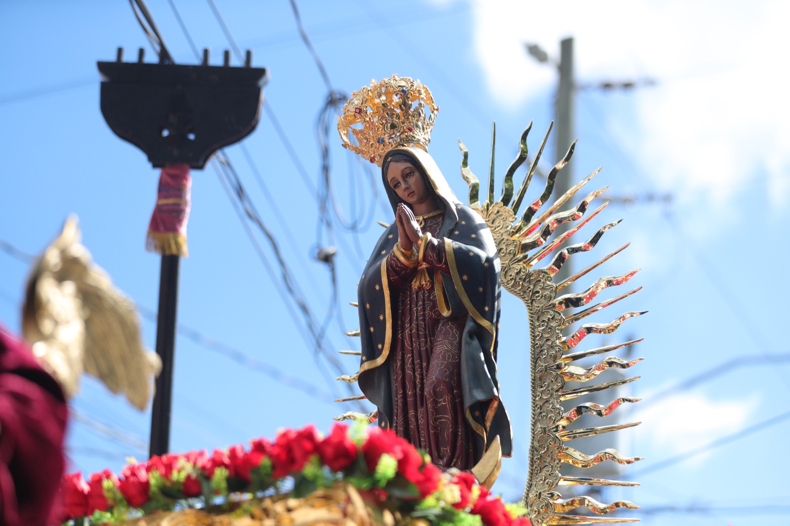 magen consagrada de la Virgen de Guadalupe recorre Guajitos durante 36 horas de rezado (1)