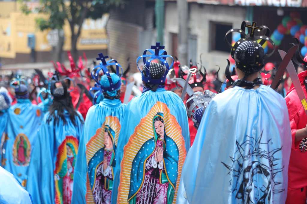 Imagen consagrada de la Virgen de Guadalupe recorre Guajitos durante 36 horas de rezado 