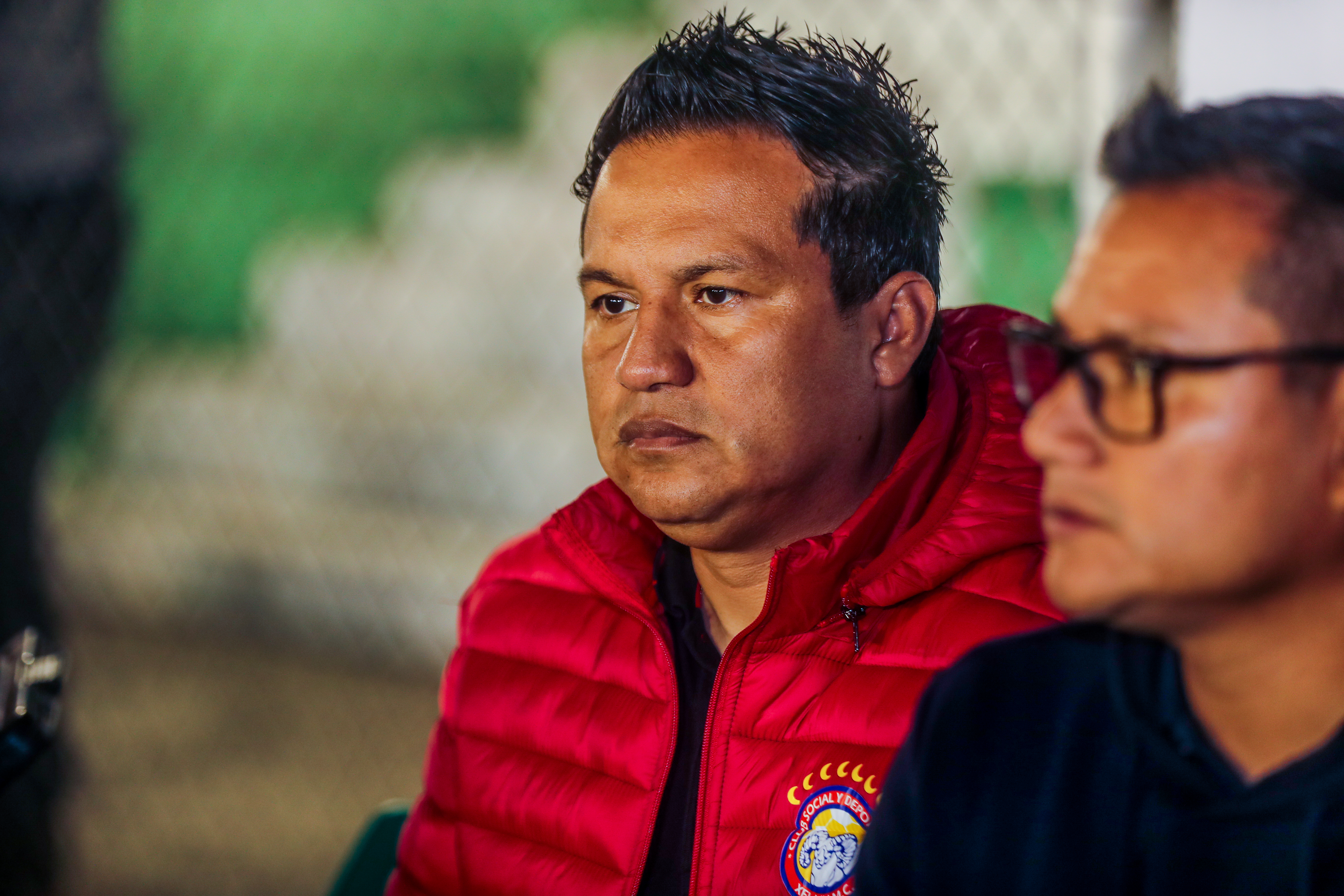 FUTBOL NACIONAL, ANTIGUA CUARTOS DE FINAL. Se llev el partido de vuelta entre Antigua GFC y Xelaj MC, vlido por los cuartos de final del Apertura 2025. El mercado final fue a favor de Antigua 2 a 0, con ello, los coloniales clasificaron a las semifinales y se enfrentarn a Aurora FC. En la imagen, momentos previos al partido. Entrenador Amarini Villatoro.

Juan Diego Gonzlez.  151225