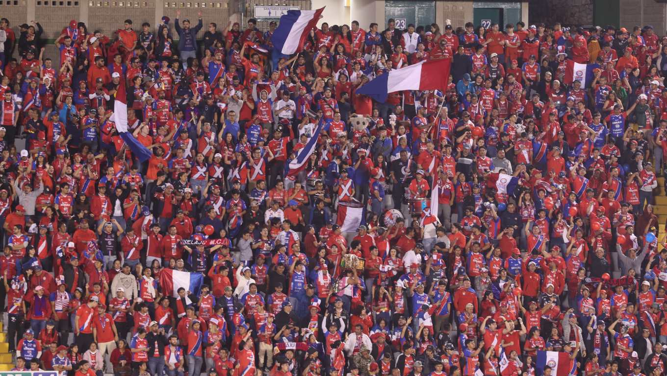 la Liga Deportiva Alajuelense se coronó campeón de la Copa Centroamericana 2025 al derrotar a Xelajú MC en la tanda de penaltis, luego de un empate 1-1 en los 120 minutos y un global de 2-2 en la serie. El cuadro tico mantiene su hegemonía en la región al conseguir el tricampeonato del certamen.
Foto:
BYRON RIVERA
04/12/2025