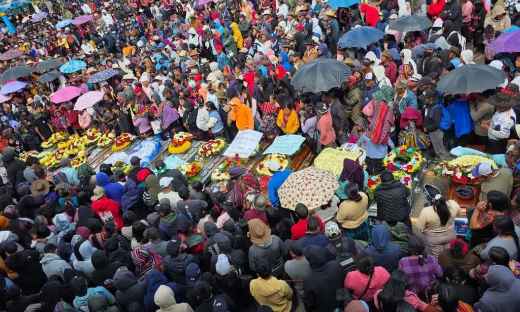 Pobladores de Nahualá despiden a víctimas del conflicto con Santa Catarina Ixtahuacán en Sololá