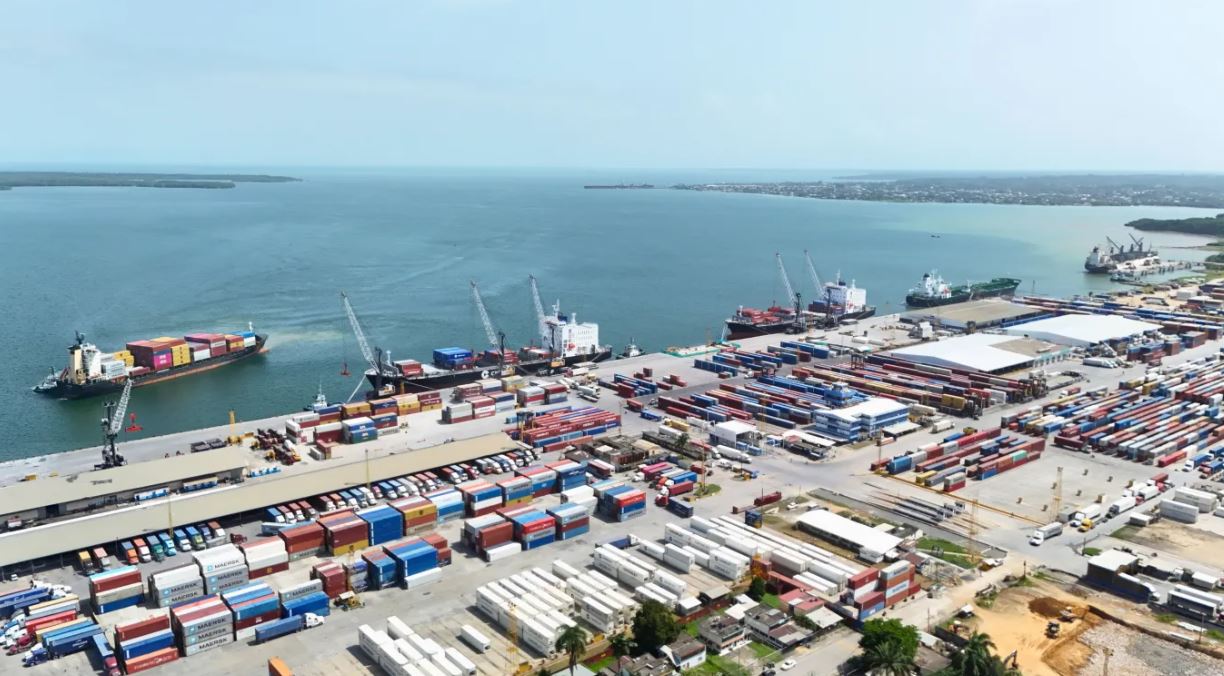 Guatemala proyecta crecimiento de 6% en exportaciones para 2025 y 5% en 2026