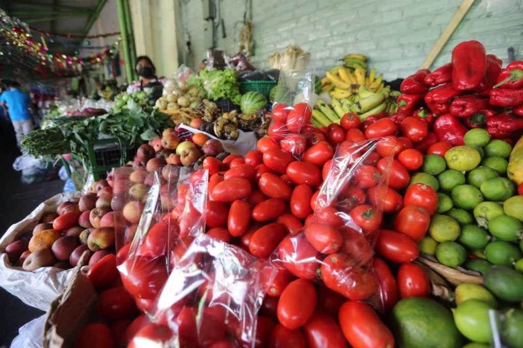 El tomate fue uno de los productos que incidió en el comportamiento de la inflación en noviembre, según el IPC. (Foto Prensa Libre: Hemeroteca PL)