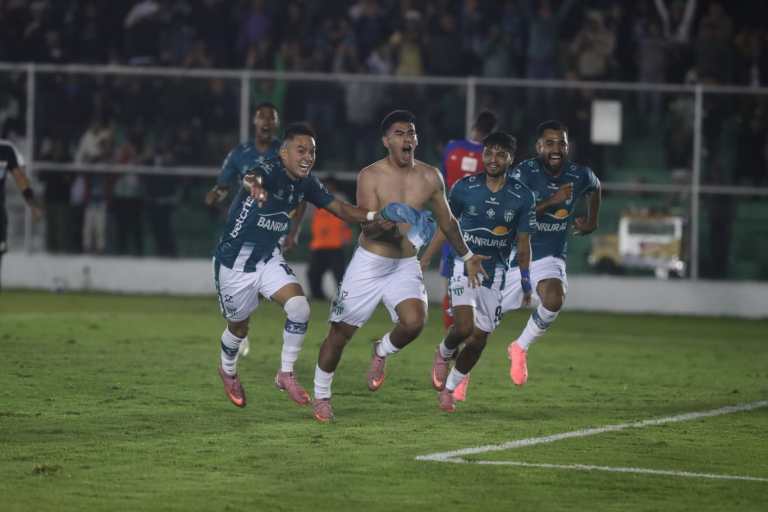 Antigua GFC liquida a Xelajú MC en un duelo vibrante y se cita con Aurora en las semifinales del Apertura 2
