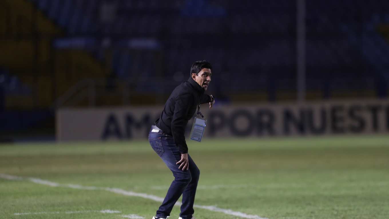 Entrenador mexicano Marvin Cabrera anuncia su salida de la Selección de Guatemala