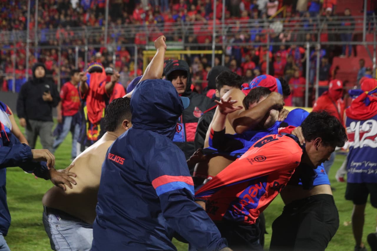 Final del futbol guatemalteco Rojos y Antigua'