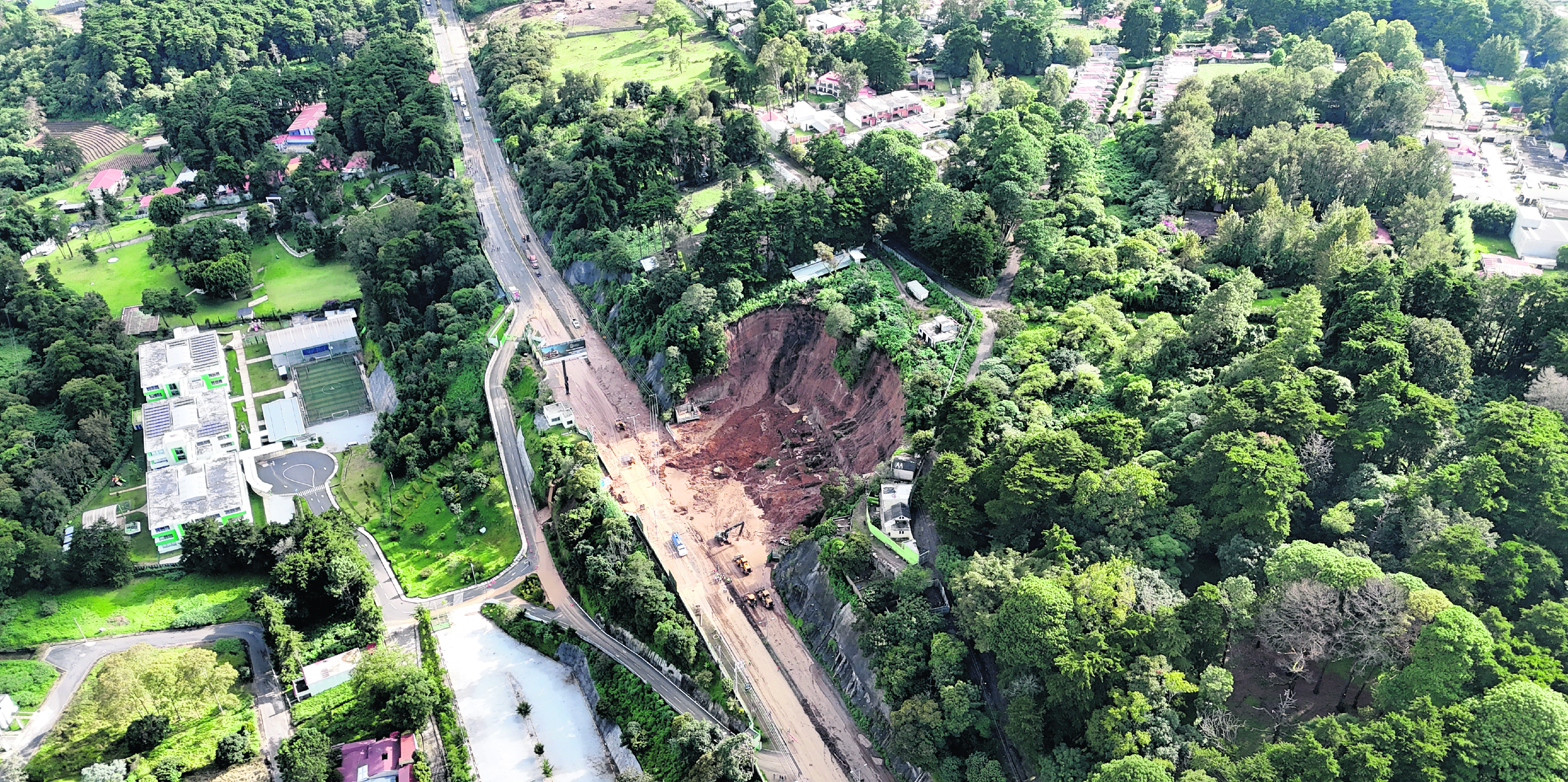 Conred mantiene cerrado el paso en el km 24 de ruta a El SalvadorEl paso en el km 24 de la ruta a El Salvador continúa cerrado por un derrumbe registrado el lunes último.Prensa Libre: Daniel Samayoa, 08/10/2025