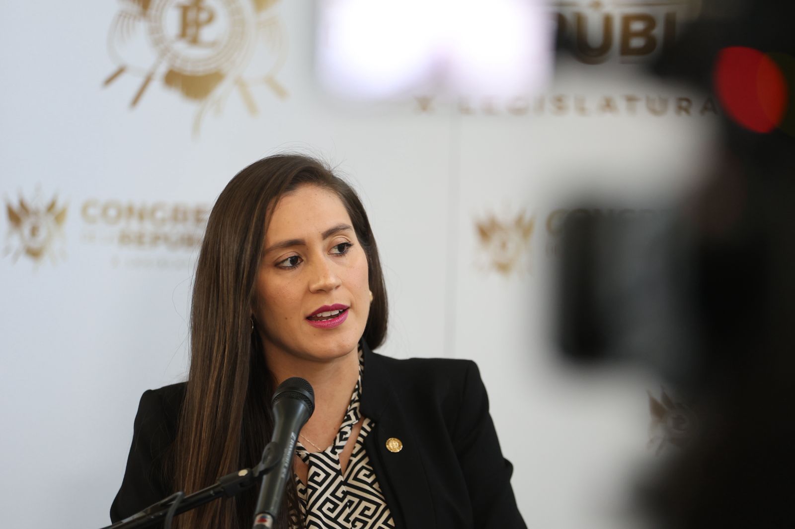 CDAG denuncia a nueve diputados mientras crece la polémica por remodelación del estadio Doroteo Guamuch Flores