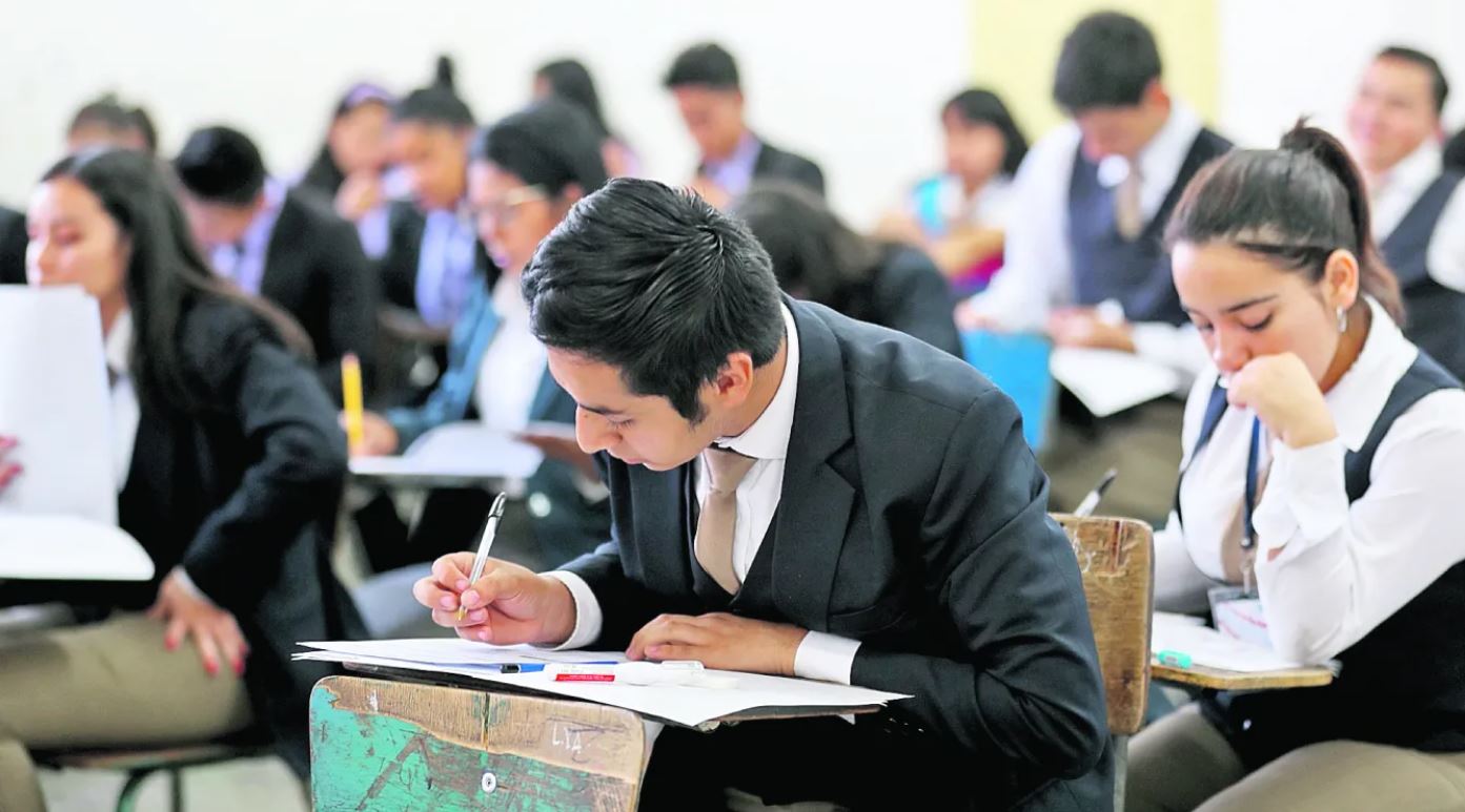 estudiantes mercado laboral formalidad salario mínimo 2026