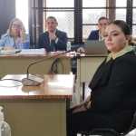 Shirley Szarata declara ante el Tribunal Cuarto de Sentencia Penal sobre el comportamiento de Carlos García Rubio tras la muerte de su hermano. (Foto Prensa Libre: Foto Prensa Libre: Moisés Xec)