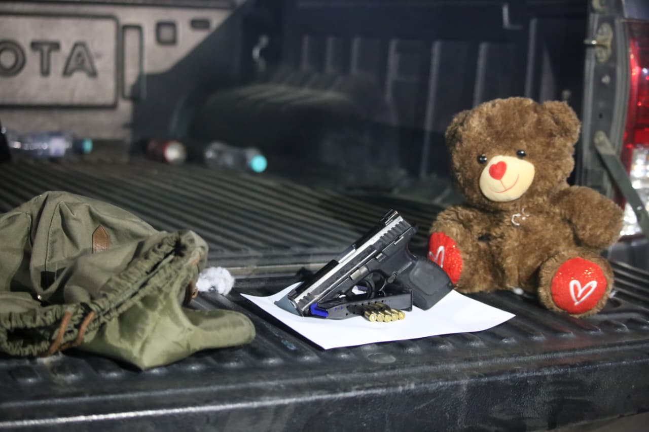 Ocultan pistola en oso de peluche para ingresarla a prisión en Quetzaltenango