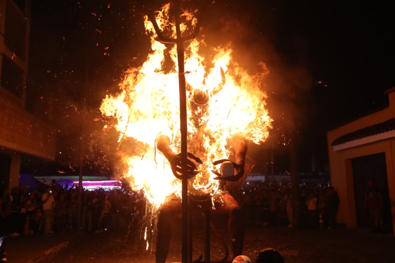 Quema del diablo en Guatemala: así se vivió la tradición en Antigua Guatemala y zona 5 capitalina
