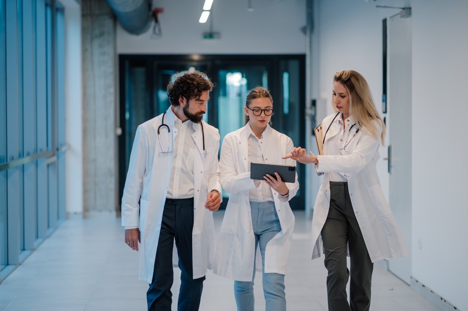 ¿Cuándo se celebra el Día del Médico en Guatemala y a quién está dedicado?