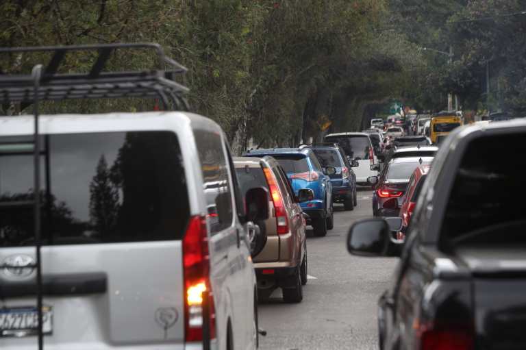 Alta carga vehicular por regreso a clases obliga a salir antes de las 4.3