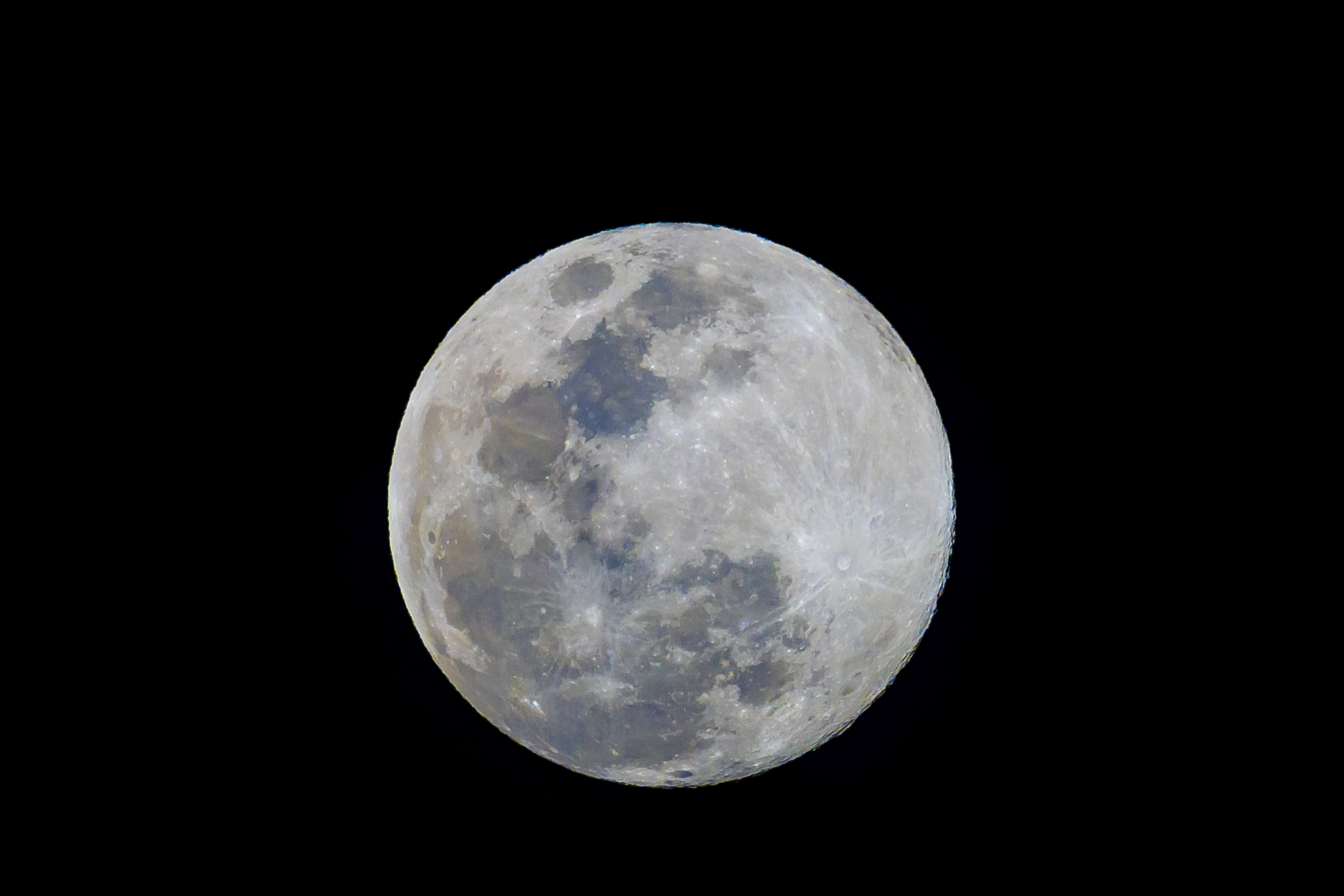 Luna Rosa en Abril 2026: Por qué se conoce así a la Luna Llena y cuál es su significado