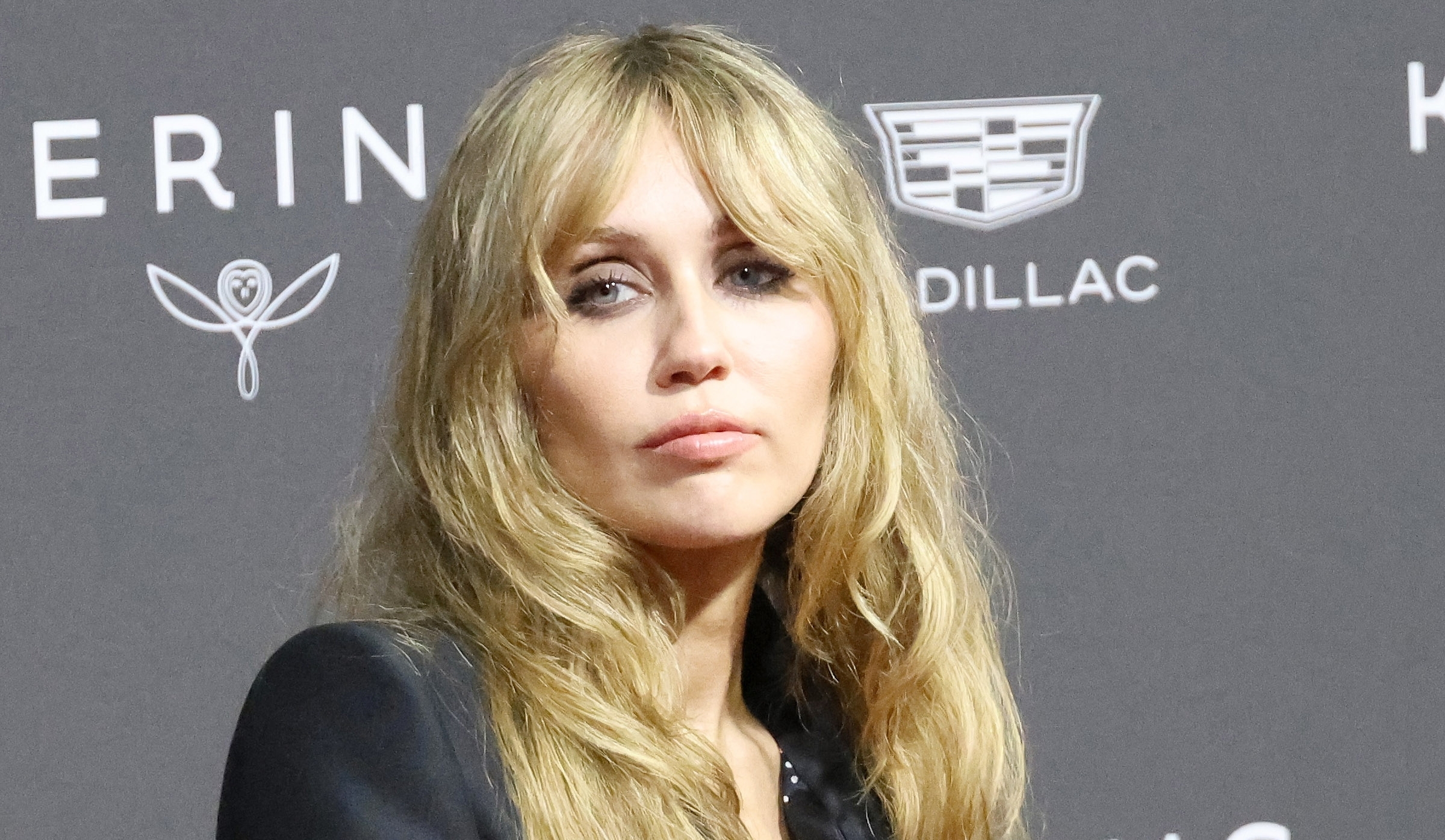 Miley Cyrus habla de su romance adolescente con Dylan Sprouse