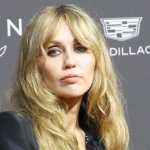 Miley Cyrus habla de su romance adolescente con Dylan Sprouse