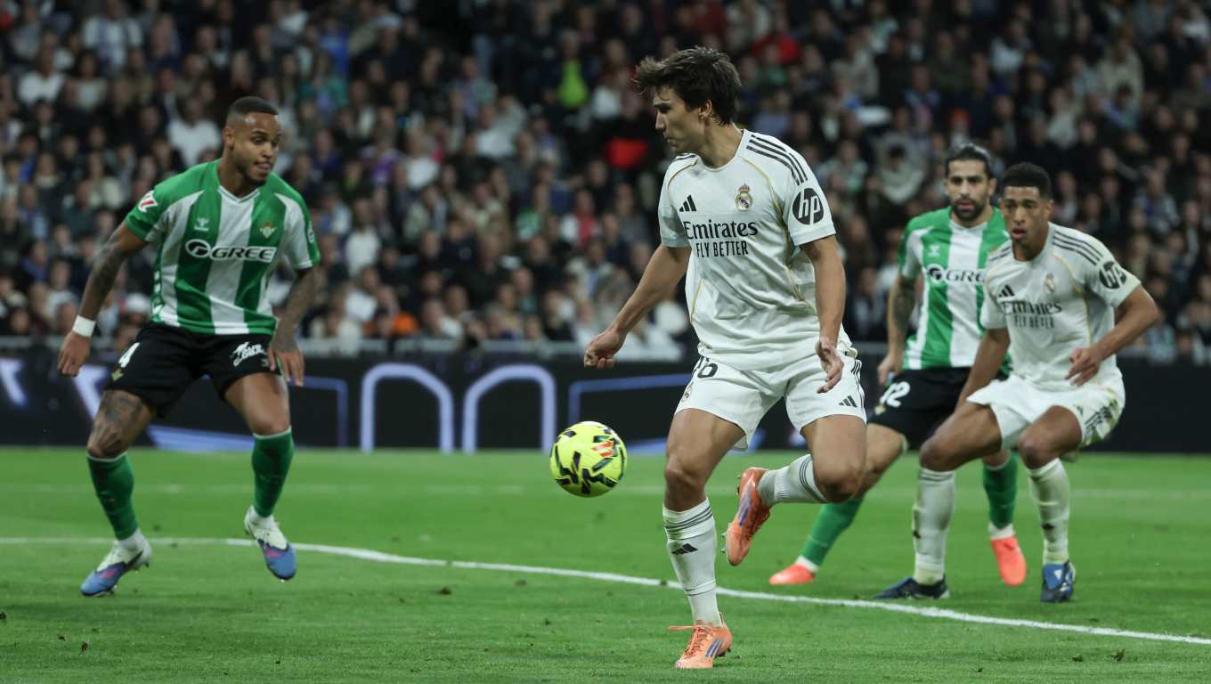 MADRID, 04/01/2026.- El delantero del Real Madrid Gonzalo García Torres, en acción durante el partido de LaLiga entre el Real Madrid y el Real Betis, este domingo en el estadio Santiago Bernabéu. EFE/Kiko Huesca