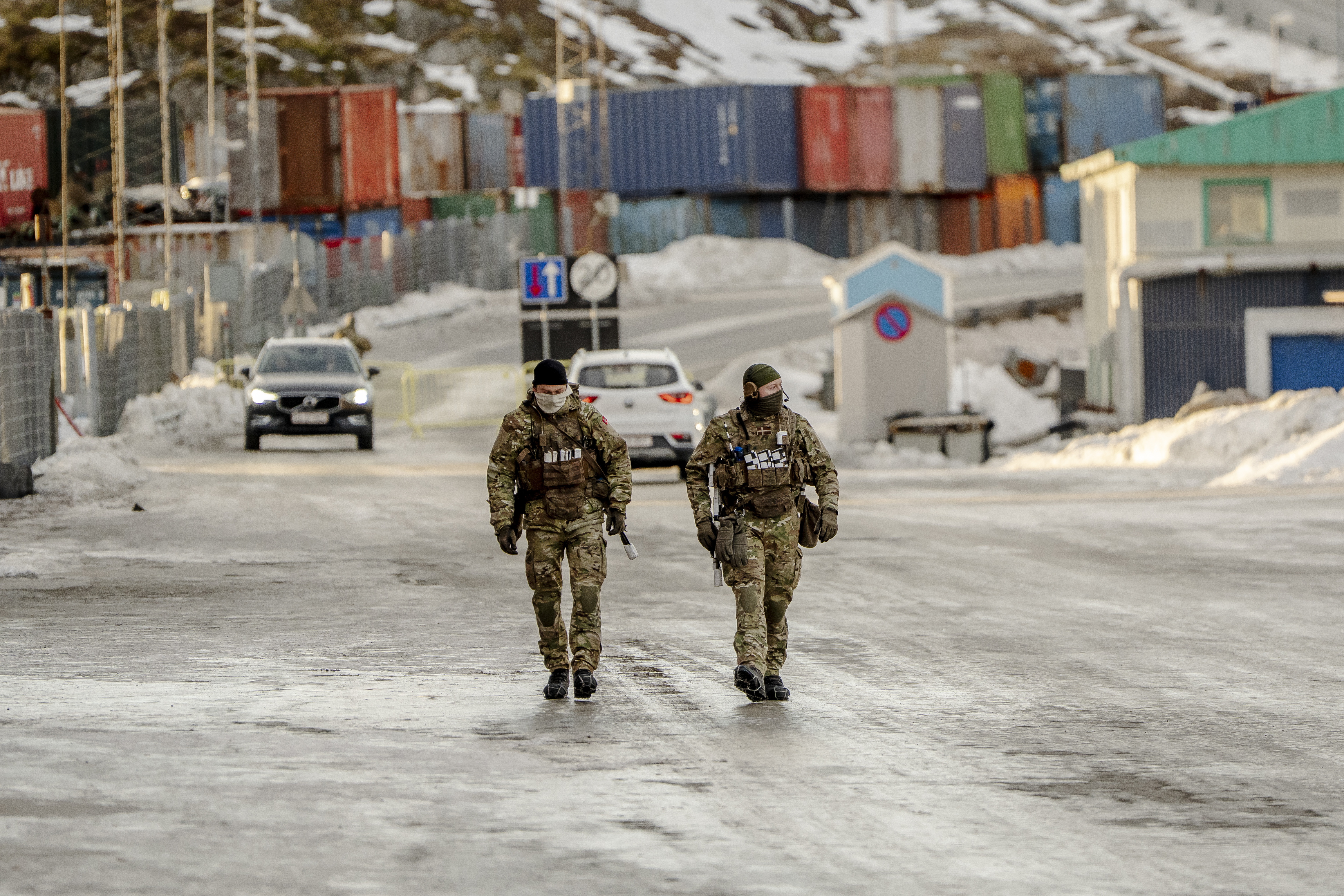 Nuuk (Greenland), 25/01/2026.- Soldiers are seen at the harbour in Nuuk, Greenland, 25 January 2026. (Groenlandia) EFE/EPA/Mads Claus Rasmussen DENMARK OUT