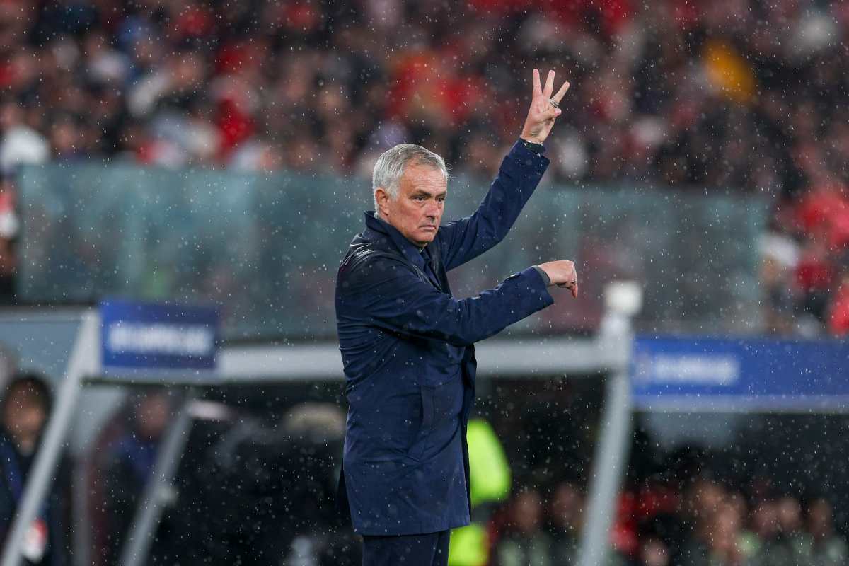 Lisbon (Portugal), 28/01/2026.- Benfica's head coach Jose Mourinho gestures during the UEFA Champions League soccer match between SL Benfica and Real Madrid, in Lisbon, Portugal, 28 January 2026. (Liga de Campeones, Lisboa) EFE/EPA/MIGUEL A. LOPES