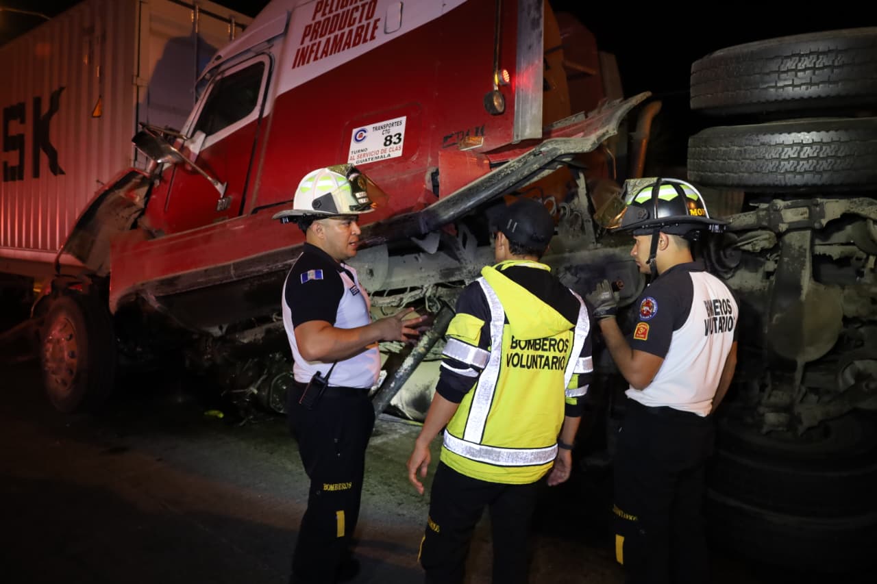 Cuatro heridos en colisión de dos camiones y dos tráileres en la ruta al Atlántico