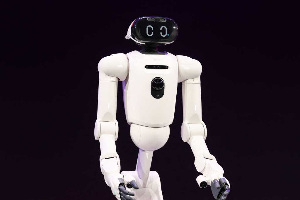 El robot doméstico LG CLOiD se presenta como una solución para el hogar. (Foto Prensa Libre: AFP)