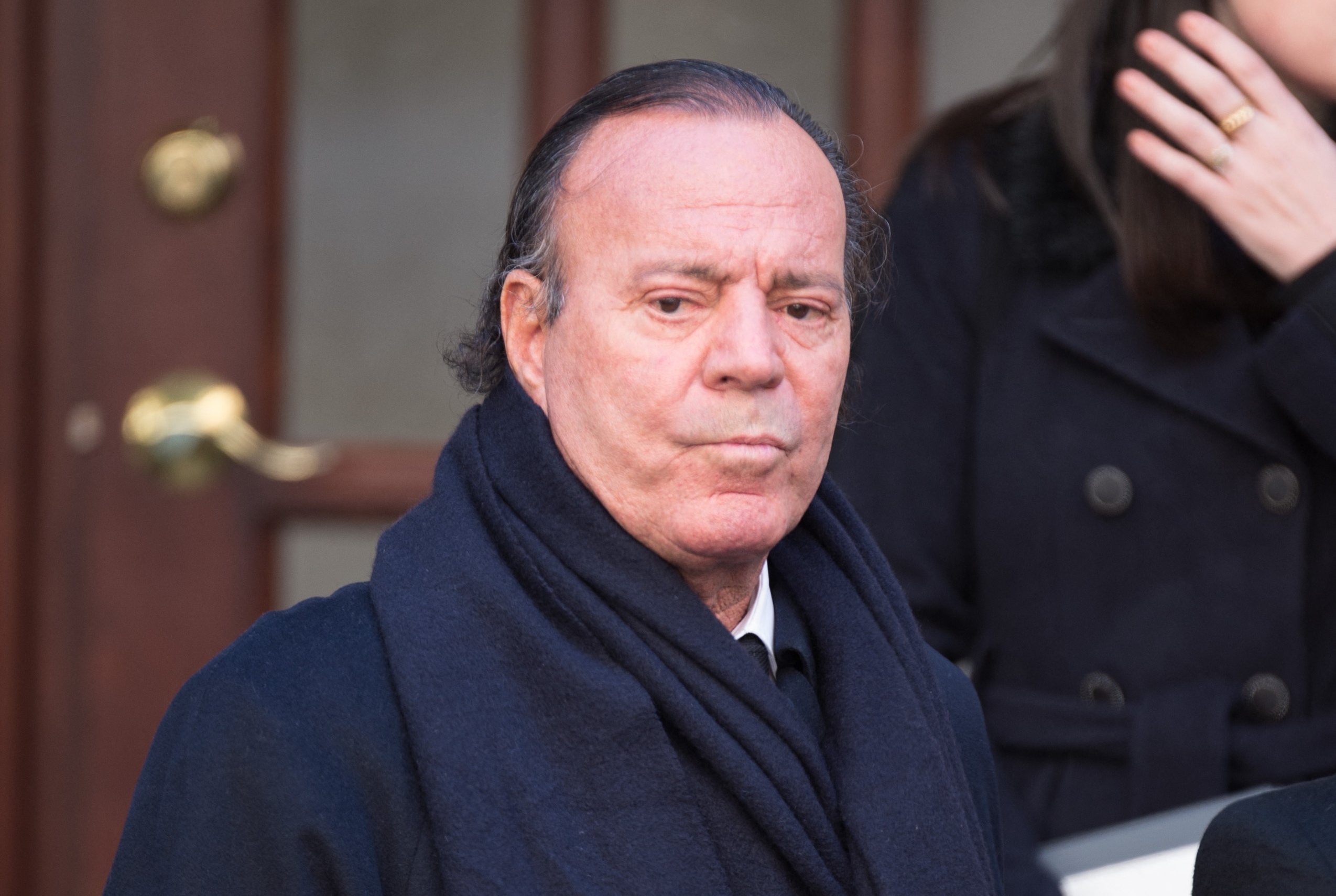 (FILES) Julio Iglesias departs the funeral of fashion designer Oscar De La Renta at St. Ignatius Of Loyola on November 3, 2014 in New York City. Two former employees of Julio Iglesias sue him before the Spanish justice, after denouncing in a journalistic investigation published this January 13, 2026 alleged assaults and sexual harassment by the Spanish singer. Legal sources confirmed to AFP that a complaint against Iglesias was filed on January 5 and is being examined. (Photo by Dave Kotinsky / GETTY IMAGES NORTH AMERICA / AFP)