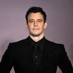 British actor Luke Thompson arrives for the World premiere of "Bridgerton Season 4" at the Palais Brongniart in Paris on January 14, 2026. (Photo by JULIEN DE ROSA / AFP)