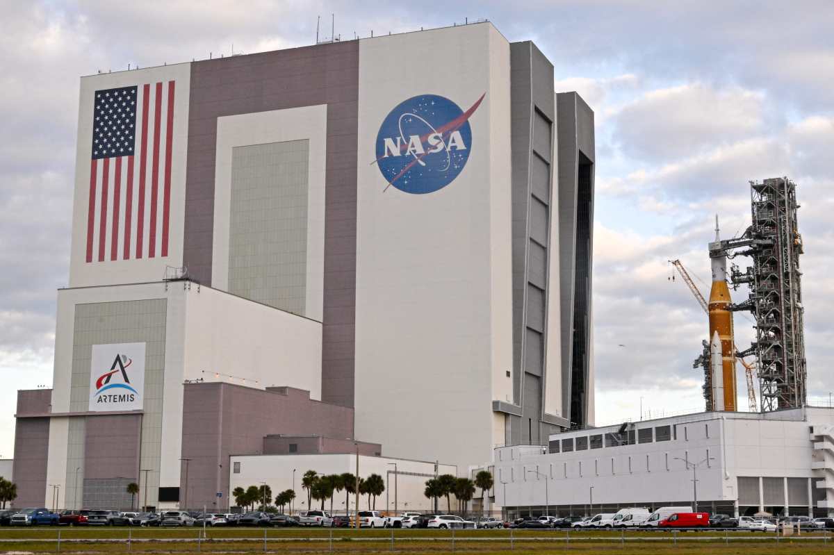 Así avanza la NASA en el rescate del telescopio espacial Swift para frenar su caída a la Tierra