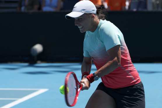Ukraine's Anhelina Kalinina hits a return to China's Wang Xinyu during their women's singles match on day three of the Australian Open tennis tournament in Melbourne on January 20, 2026. (Photo by IZHAR KHAN / AFP) / -- IMAGE RESTRICTED TO EDITORIAL USE - STRICTLY NO COMMERCIAL USE --
