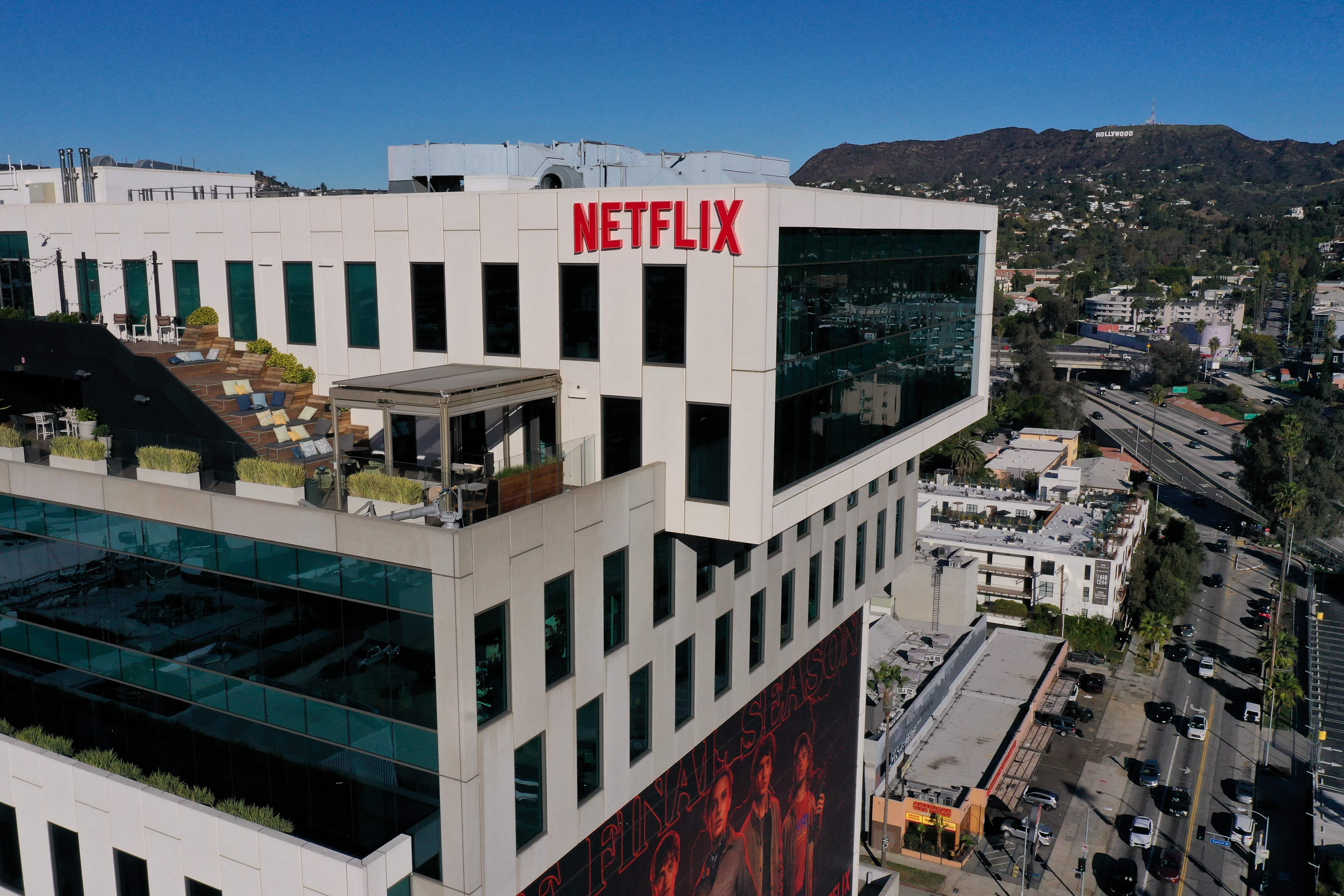 Netflix busca mejorar su oferta a Warner Bros. Discovery.  (Foto Prensa Libre: AFP)